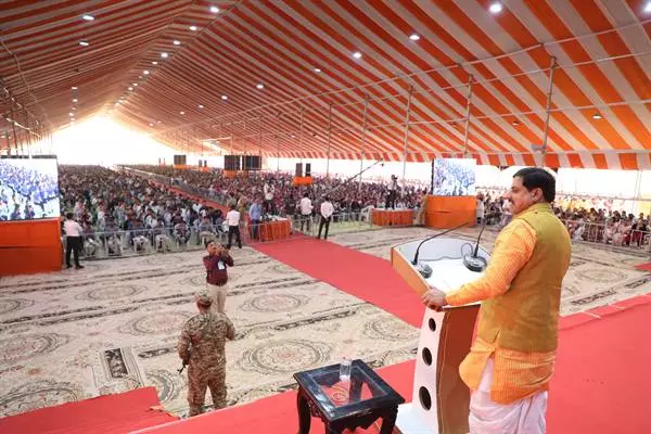 Bhopal: मुख्यमंत्री डॉ. यादव ने दी प्रेरक बात, सेवा और देशभक्ति जरूरी Bhopal: मुख्यमंत्री डॉ. यादव ने दी प्रेरक बात, सेवा और देशभक्ति जरूरी