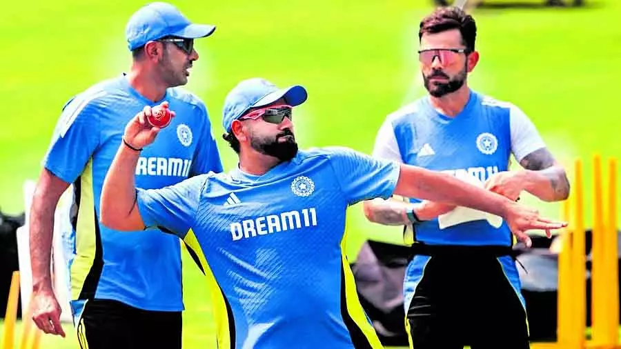 ODI को जारी रखने के लिए रोहित शर्मा और विराट कोहली जैसे करिश्माई खिलाड़ियों की ज़रूरत है: Ashwin ODI को जारी रखने के लिए रोहित शर्मा और विराट कोहली जैसे करिश्माई खिलाड़ियों की ज़रूरत है: Ashwin