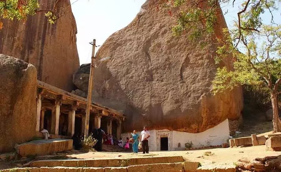 Chitradurga : चंद्रवल्ली मेमोरियल सुरक्षित जगह नहीं है Chitradurga : चंद्रवल्ली मेमोरियल सुरक्षित जगह नहीं है