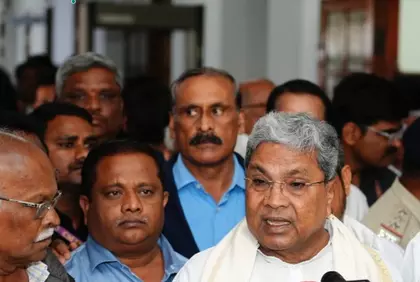 कर्नाटक CM: हवा में चलाई गई गोली गलती से कांग्रेस कार्यकर्ता को लगी कर्नाटक CM: हवा में चलाई गई गोली गलती से कांग्रेस कार्यकर्ता को लगी