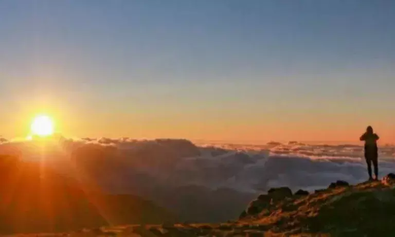 Arunachal के डोंग में 2026 का पहला सूर्योदय सांस्कृतिक उत्सव के साथ मनाया Arunachal के डोंग में 2026 का पहला सूर्योदय सांस्कृतिक उत्सव के साथ मनाया