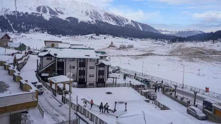 Kashmir में आसमान साफ, रात के तापमान में गिरावट; गुलमर्ग -7 डिग्री सेल्सियस के साथ सबसे ठंडा Kashmir में आसमान साफ, रात के तापमान में गिरावट; गुलमर्ग -7 डिग्री सेल्सियस के साथ सबसे ठंडा