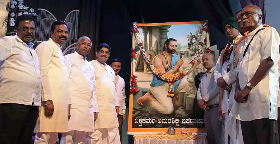 जकनचारी का मूर्तिकला में बहुत बड़ा योगदान है: Gaddigowada जकनचारी का मूर्तिकला में बहुत बड़ा योगदान है: Gaddigowada