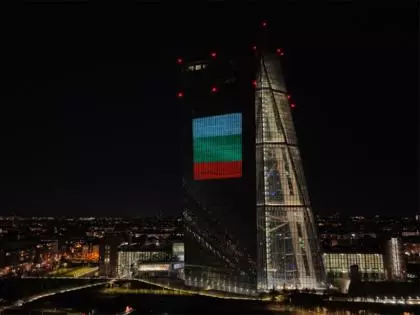 Bulgaria ने जश्न, चिंता और राजनीतिक तनाव के बीच यूरो का स्वागत किया Bulgaria ने जश्न, चिंता और राजनीतिक तनाव के बीच यूरो का स्वागत किया