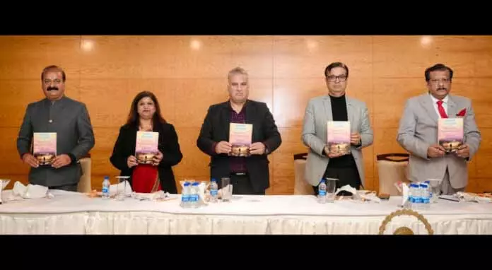 DIR Colleges ने प्रोफेसर (डॉ) सीमा अरोड़ा की किताब का विमोचन किया DIR Colleges ने प्रोफेसर (डॉ) सीमा अरोड़ा की किताब का विमोचन किया