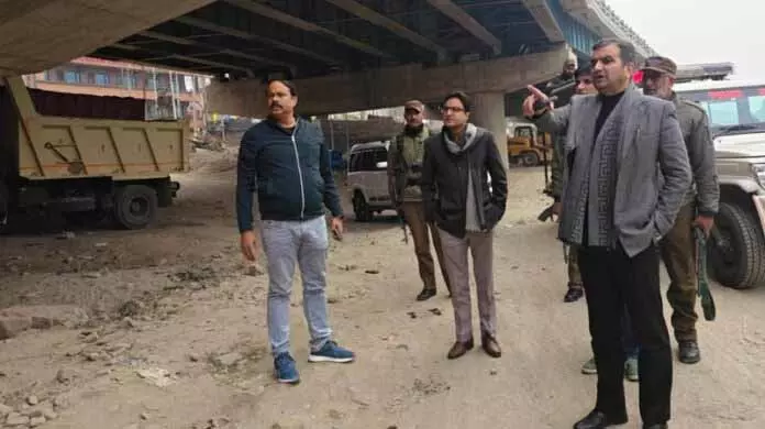 DC रामबन ने विकास कार्यों का निरीक्षण किया, कौबाग में केवी कक्षाएं शुरू करने की व्यवस्था की समीक्षा की DC रामबन ने विकास कार्यों का निरीक्षण किया, कौबाग में केवी कक्षाएं शुरू करने की व्यवस्था की समीक्षा की