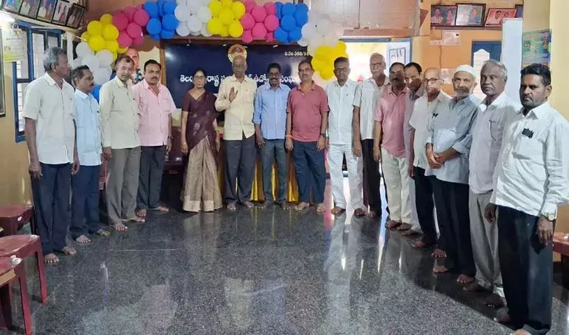 Bollu Rambabu ने बकाया पेमेंट में देरी के लिए सरकार की आलोचना की Bollu Rambabu ने बकाया पेमेंट में देरी के लिए सरकार की आलोचना की