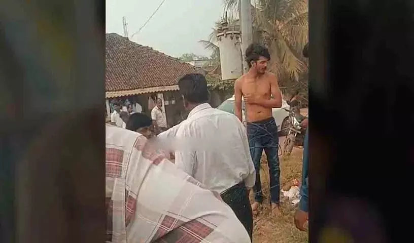 कपल Love Marriage महिला के परिवार ने आदमी पर बेरहमी से हमला किया कपल Love Marriage महिला के परिवार ने आदमी पर बेरहमी से हमला किया