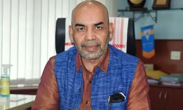 Tezpur यूनिवर्सिटी के VC को छुट्टी पर जाने को कहा गया, जांच पैनल बनाया गया Tezpur यूनिवर्सिटी के VC को छुट्टी पर जाने को कहा गया, जांच पैनल बनाया गया