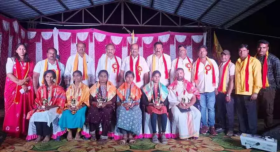 भाषा को बचाने के लिए कड़ी मेहनत करने वाले महान लोगों को याद करते हुए: Sundaresh भाषा को बचाने के लिए कड़ी मेहनत करने वाले महान लोगों को याद करते हुए: Sundaresh