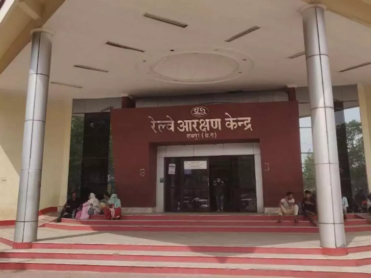 वरिष्ठ अधिकारी द्वारा आदिवासी महिला कर्मचारी के साथ अभद्र व्यवहार, शिकायत दर्ज वरिष्ठ अधिकारी द्वारा आदिवासी महिला कर्मचारी के साथ अभद्र व्यवहार, शिकायत दर्ज