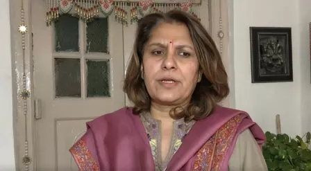 सुप्रिया श्रीनेत ने एनजीओ ग्राम के सर्वे की विश्वसनीयता पर उठाए सवाल सुप्रिया श्रीनेत ने एनजीओ ग्राम के सर्वे की विश्वसनीयता पर उठाए सवाल