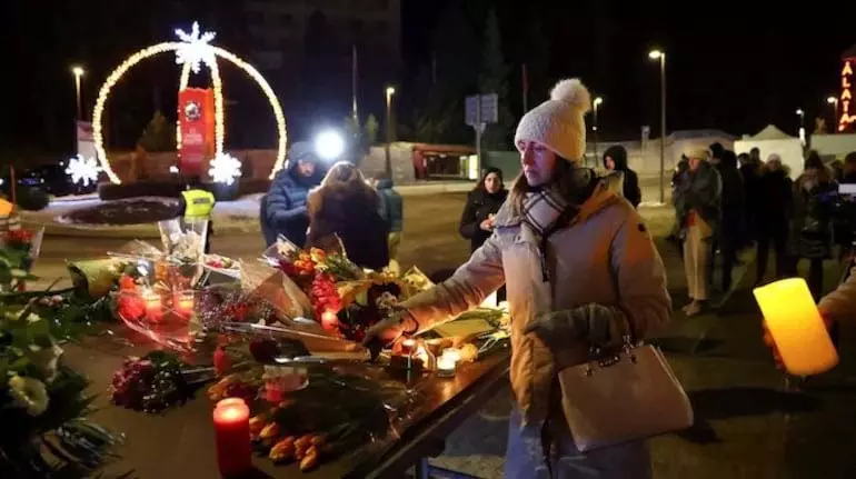 Swiss Bar में आग लगने से मरने वालों की संख्या बढ़कर 47 हुई, फ्लैशओवर को वजह माना जा रहा Swiss Bar में आग लगने से मरने वालों की संख्या बढ़कर 47 हुई, फ्लैशओवर को वजह माना जा रहा