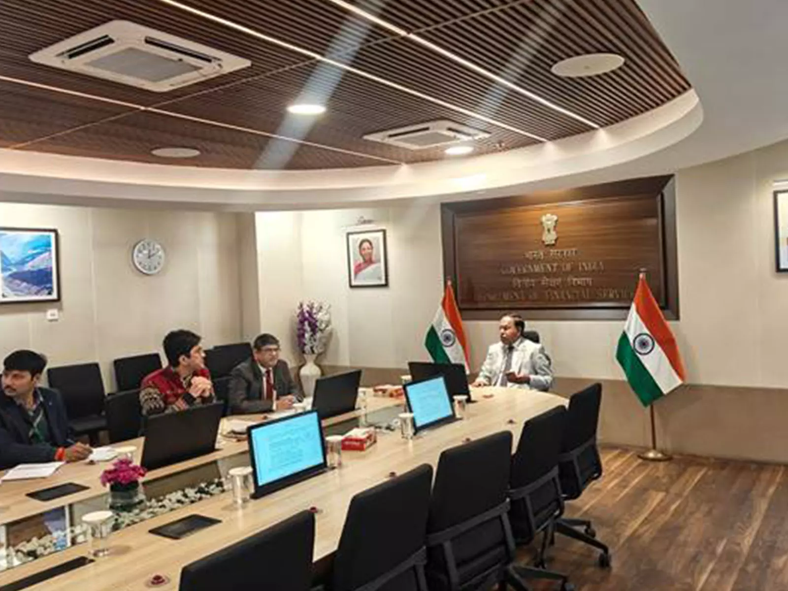विदेश मंत्रालय सचिव की अध्यक्षता में विदेशी बैंकों पर समिति बैठक विदेश मंत्रालय सचिव की अध्यक्षता में विदेशी बैंकों पर समिति बैठक