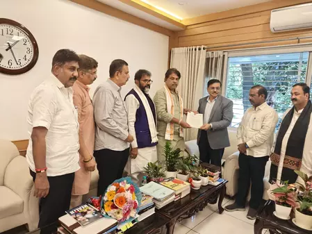 Karnataka DGP से BJP प्रतिनिधिमंडल की बैठक, विधायकों की सुरक्षा पर चर्चा Karnataka DGP से BJP प्रतिनिधिमंडल की बैठक, विधायकों की सुरक्षा पर चर्चा