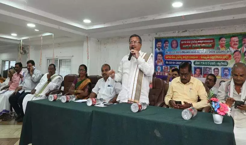 धूप और दीप चढ़ाने वाले पुजारी Nallagonda पहुंचे धूप और दीप चढ़ाने वाले पुजारी Nallagonda पहुंचे