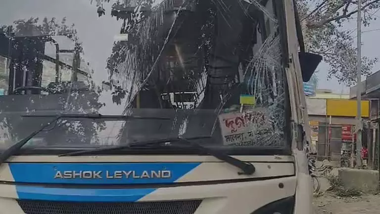 Government bus डंपर से टकराई, 10 यात्री घायल Government bus डंपर से टकराई, 10 यात्री घायल