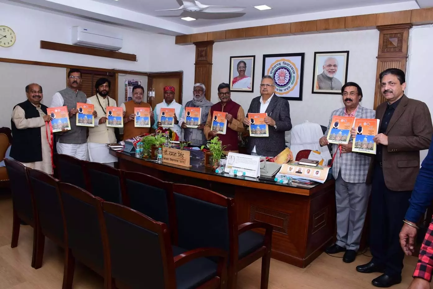 विधानसभा अध्यक्ष डॉ. रमन सिंह ने छत्तीसगढ़ विधानसभा के वर्ष 2026 के कैलेंडर का विमोचन विधानसभा अध्यक्ष डॉ. रमन सिंह ने छत्तीसगढ़ विधानसभा के वर्ष 2026 के कैलेंडर का विमोचन