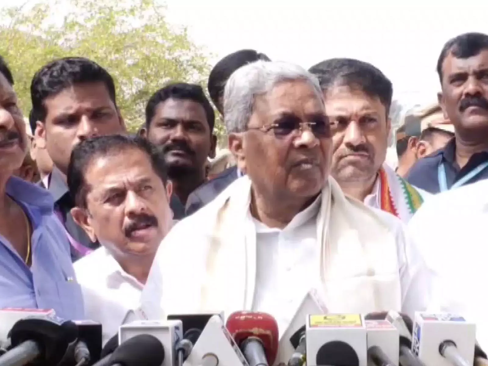 Siddaramaiah ने चुनाव सर्वेक्षण पर उठाया सवाल Siddaramaiah ने चुनाव सर्वेक्षण पर उठाया सवाल