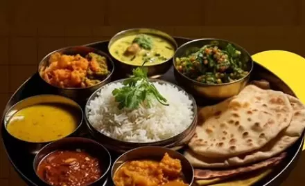 सत्व, रजस या तमस : कैसा भोजन करते हैं आप? जानें क्या कहती है सिद्ध चिकित्सा सत्व, रजस या तमस : कैसा भोजन करते हैं आप? जानें क्या कहती है सिद्ध चिकित्सा