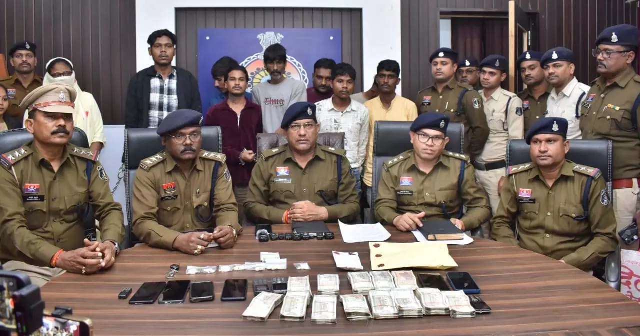 दुर्ग यातायात पुलिस का “ऑपरेशन सुरक्षा” अभियान सफल दुर्ग यातायात पुलिस का “ऑपरेशन सुरक्षा” अभियान सफल