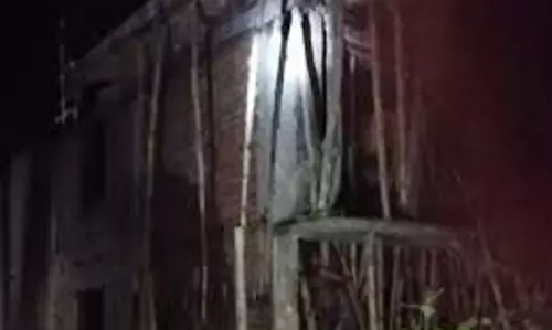 UP News: मकान की छत डालते समय ढही शटरिंग, दर्जनों मजदूर बाल-बाल बचे UP News: मकान की छत डालते समय ढही शटरिंग, दर्जनों मजदूर बाल-बाल बचे