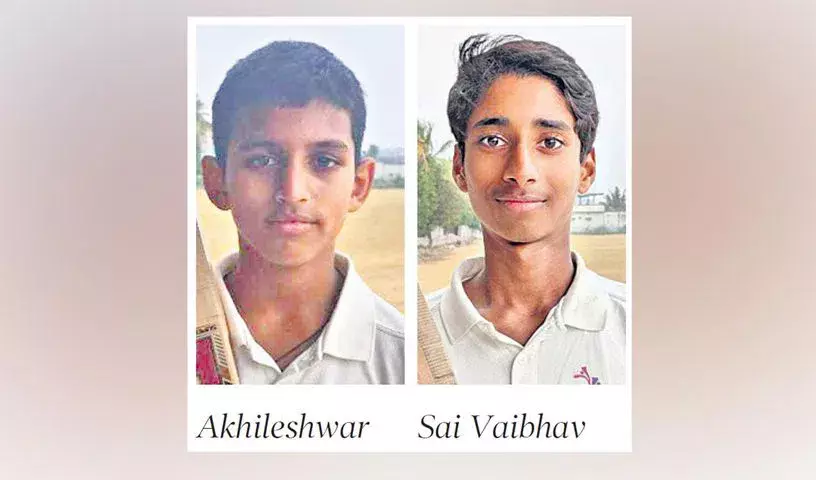 अखिलेश्वर और साई वैभव के शतकों ने गौतम मॉडल स्कूल को HCA U-14 क्रिकेट फाइनल में पहुंचाया अखिलेश्वर और साई वैभव के शतकों ने गौतम मॉडल स्कूल को HCA U-14 क्रिकेट फाइनल में पहुंचाया