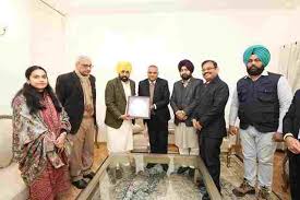 Mann ने मोहाली हवाई अड्डे से और अधिक अंतरराष्ट्रीय उड़ानों की वकालत की