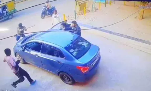 Gurugram के स्कूल प्रिंसिपल पर हमला करने के आरोप में 2 लोग गिरफ्तार Gurugram के स्कूल प्रिंसिपल पर हमला करने के आरोप में 2 लोग गिरफ्तार