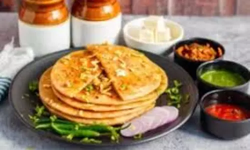 Achari Pyaz Paratha : इस विंटर जरूर करें ट्राई अचारी प्याज पराठा Achari Pyaz Paratha : इस विंटर जरूर करें ट्राई अचारी प्याज पराठा