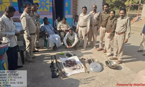 वन्यजीव का कच्चा मांस और हथियार जब्त, वन विभाग की बड़ी कार्रवाई