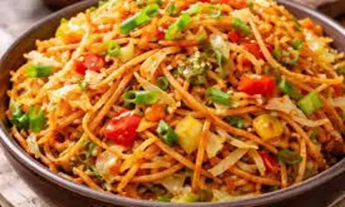 Chinese Bhel : 10 मिनट में बनाएं चाइनीज भेल