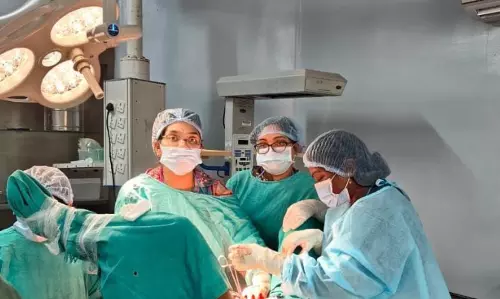 पेट पर बिना चीरा सफल ऑपरेशन, गर्भाशय में दर्द होने से परेशान थी महिला पेट पर बिना चीरा सफल ऑपरेशन, गर्भाशय में दर्द होने से परेशान थी महिला