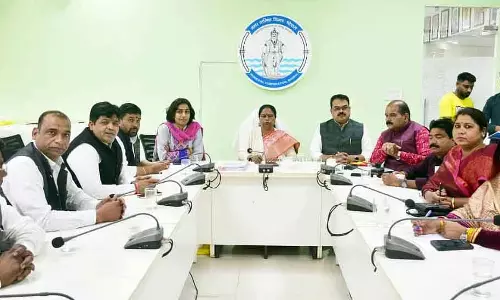 MIC मीटिंग में अपॉइंटमेंट्स, ट्रांसफर्स पर हंगामा; BMC ने ₹200 करोड़ के ग्रीन बॉन्ड प्लान को मंज़ूरी दी MIC मीटिंग में अपॉइंटमेंट्स, ट्रांसफर्स पर हंगामा; BMC ने ₹200 करोड़ के ग्रीन बॉन्ड प्लान को मंज़ूरी दी
