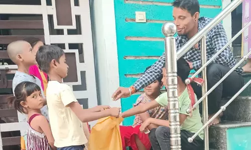 छत्तीसगढ़ के गली-मोहल्लों में छेरछेरा, कोठी के धान ल हेरहेरा की गूंज छत्तीसगढ़ के गली-मोहल्लों में छेरछेरा, कोठी के धान ल हेरहेरा की गूंज