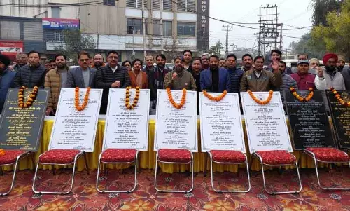 Ambala पूर्व मंत्री पत्थर रखने की होड़ में