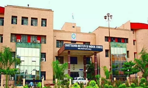 फर्श पर प्रसव, बिलासपुर सिम्स में भारी अव्यवस्था फर्श पर प्रसव, बिलासपुर सिम्स में भारी अव्यवस्था