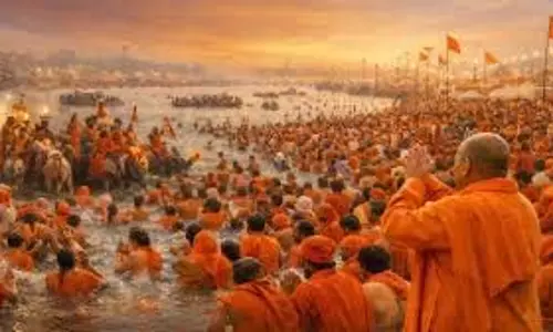 Prayagraj :माघ मेले में पकड़े दो फर्जी बाबा Prayagraj :माघ मेले में पकड़े दो फर्जी बाबा