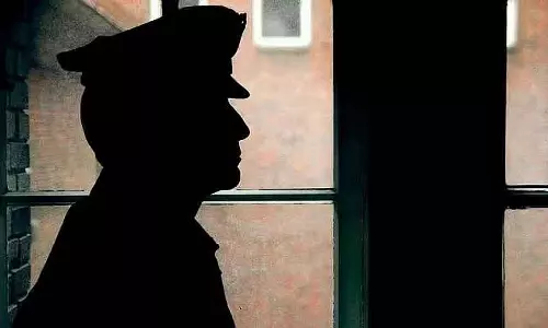 Vijayapura विरोध प्रदर्शन: पुलिस ने टेंट हटाया; साधु और अन्य पर मामला दर्ज Vijayapura विरोध प्रदर्शन: पुलिस ने टेंट हटाया; साधु और अन्य पर मामला दर्ज