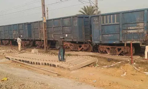 Odisha के बंडामुंडा रेलवे सेक्शन में मालगाड़ी पटरी से उतरी