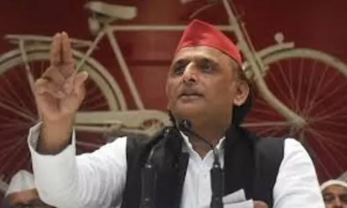 Lucknow: 30 हजार नौकरियों के सवाल पर सपा ने किया विरोध