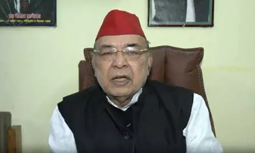 जनता के टैक्स का दुरुपयोग कर रहे केंद्र सरकार के मंत्री: सपा विधायक रविदास मेहरोत्रा जनता के टैक्स का दुरुपयोग कर रहे केंद्र सरकार के मंत्री: सपा विधायक रविदास मेहरोत्रा