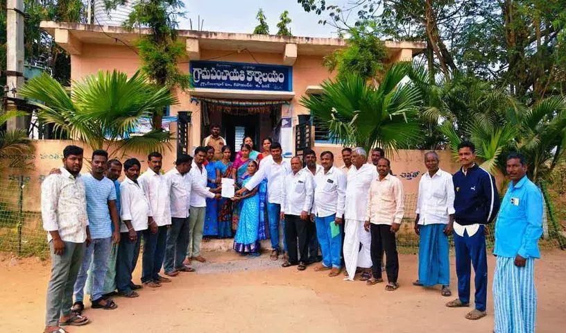 Medak: रेलापुर ग्राम पंचायत शराब और गांजा की समस्या को रोकने के लिए 1 लाख रुपये का जुर्माना लगाएगी