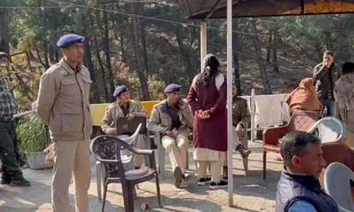 कॉलेज छात्रा की मौत मामले में आरोपी प्रोफेसर के बचाव में उतरा स्टाफ, पुलिस पर आरोप