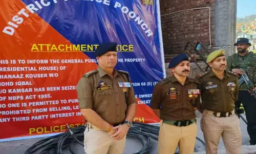 Poonch: पुंछ में ड्रग तस्कर के खिलाफ कार्रवाई, संपत्ति कुर्क