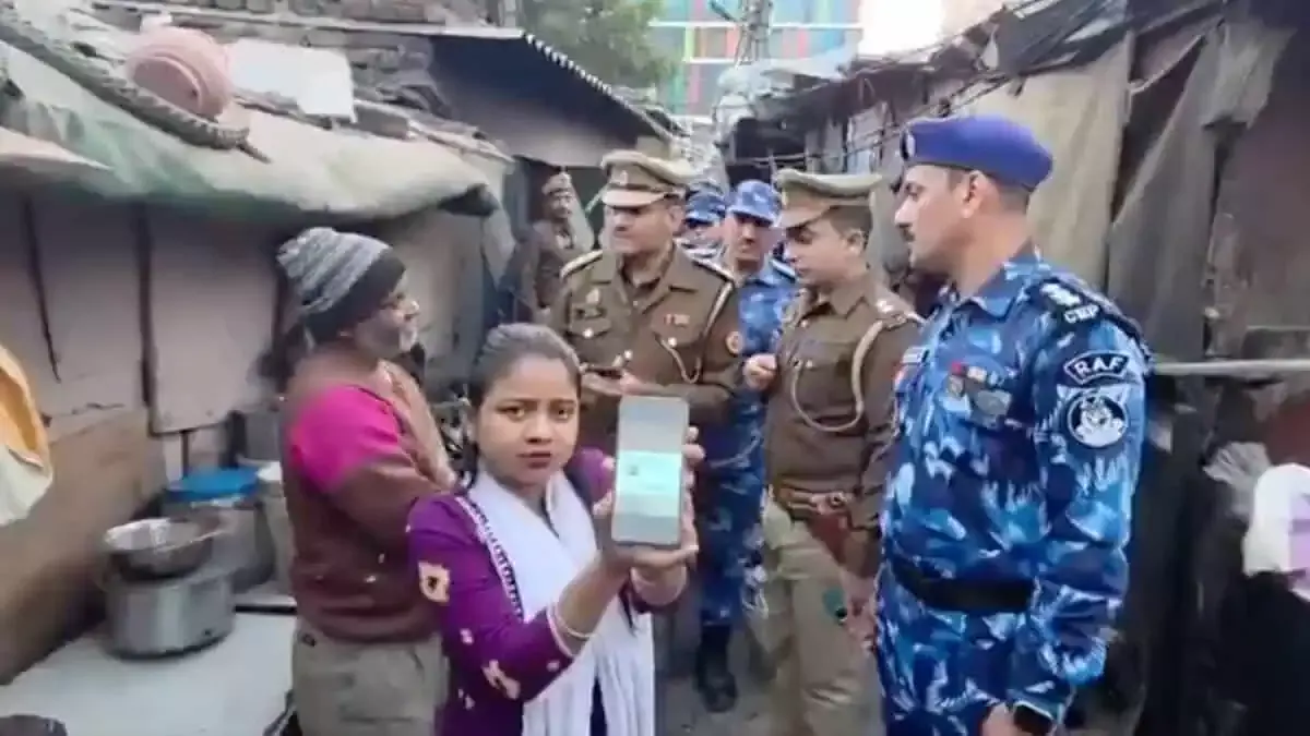 UP: पुलिस को एक आदमी को बांग्लादेशी बताने के लिए डिवाइस का इस्तेमाल करने पर फटकार