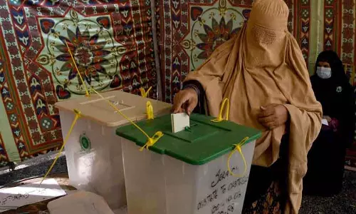 Pakistan: कैबिनेट बदलाव के बाद इस्लामाबाद में लोकल गवर्नमेंट चुनाव फिर से टल सकते हैं Pakistan: कैबिनेट बदलाव के बाद इस्लामाबाद में लोकल गवर्नमेंट चुनाव फिर से टल सकते हैं