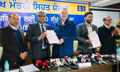 Punjab: सरकार 9K एनरोलमेंट कैंप लगाकर 10 लाख रुपये का कैशलेस इलाज देने की योजना बना रही है Punjab: सरकार 9K एनरोलमेंट कैंप लगाकर 10 लाख रुपये का कैशलेस इलाज देने की योजना बना रही है