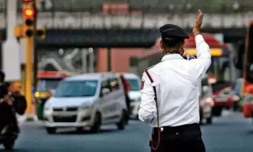 Lucknow: ट्रैफिक नियमों के पालन से कम हुए चालान