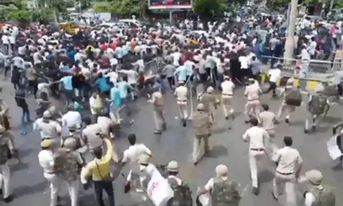 मिठाई दुकान में हंगामे के बाद पुलिस ने किया लाठीचार्ज, समाज पर अभद्र टिप्पणी का आरोप